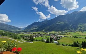 Urlaub Am Krausberghof, Apartment Mit Balkon Und Parkplatz, Inmitten Der Natur, Sauna Und Infrarotkabine, Kostenfreie Kaffeekapseln, 6 Fahrminuten Zur Alpentherme Gastein Und Zur Schlossalmbahn, Spielplatz